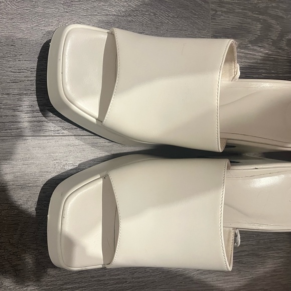 white platform heel - Picture 5 of 8